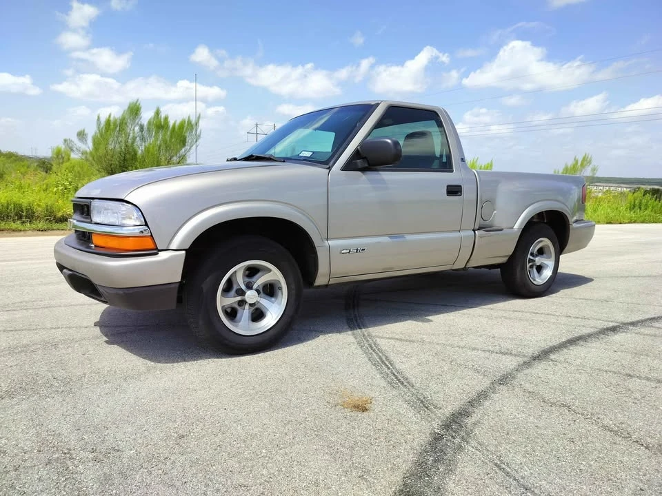 2002 Chevrolet S-10 - Image 2 of 17
