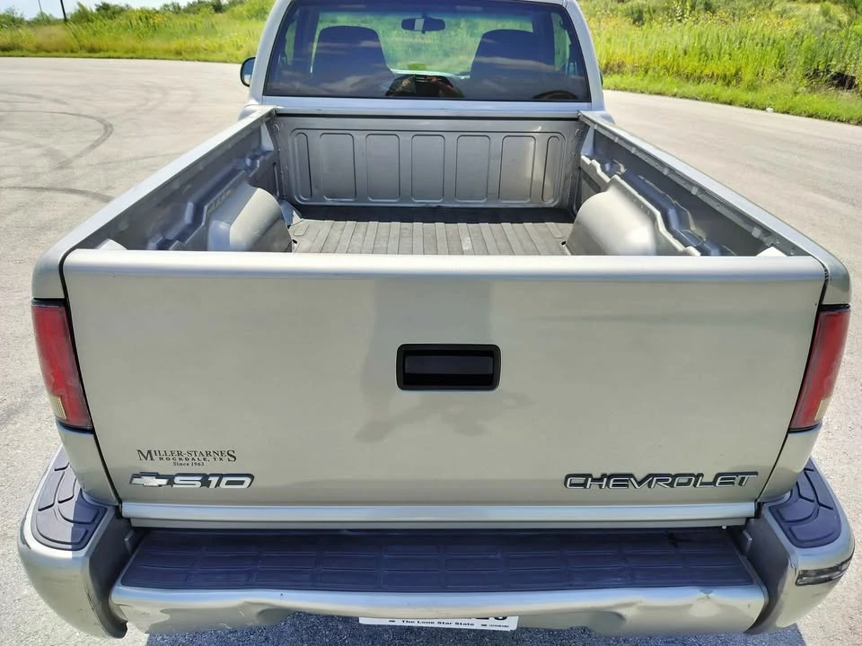 2002 Chevrolet S-10 - Image 4 of 17
