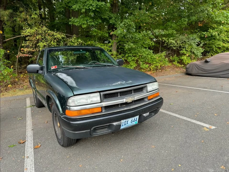 2002 Chevrolet S-10 - Image 2 of 13