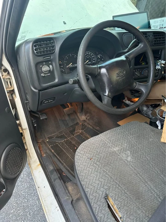 2002 Chevrolet S-10 - Image 3 of 3