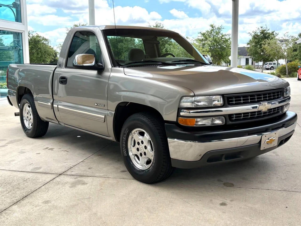 2002 Chevrolet Silverado 1st Gen - Image 4 of 31