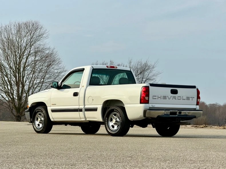2002 Chevrolet Silverado 1st Gen - Image 4 of 31
