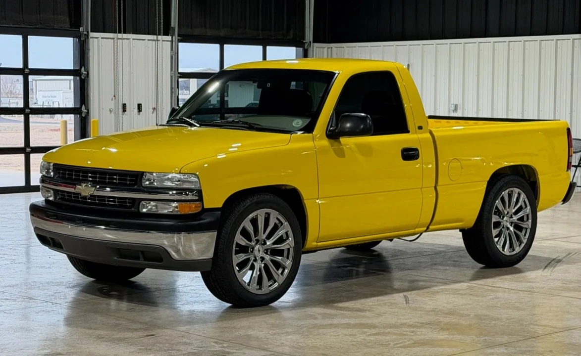 2002 Chevrolet Silverado 1st Gen - Image 2 of 3