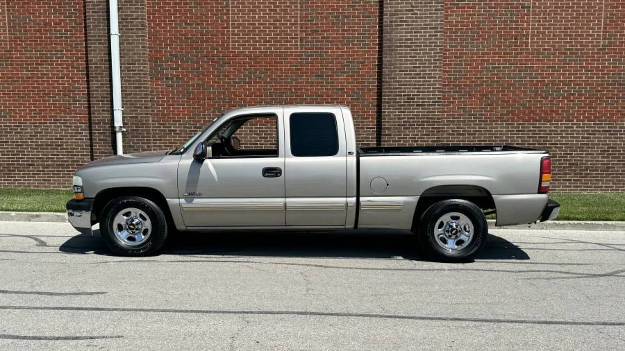 2002 Chevrolet Silverado 1st Gen - Image 2 of 8