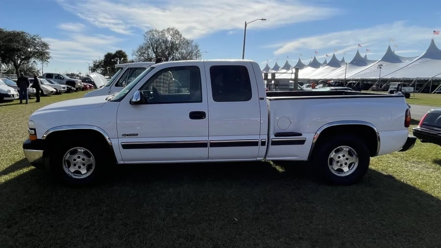 2002 Chevrolet Silverado 1st Gen - Image 2 of 5