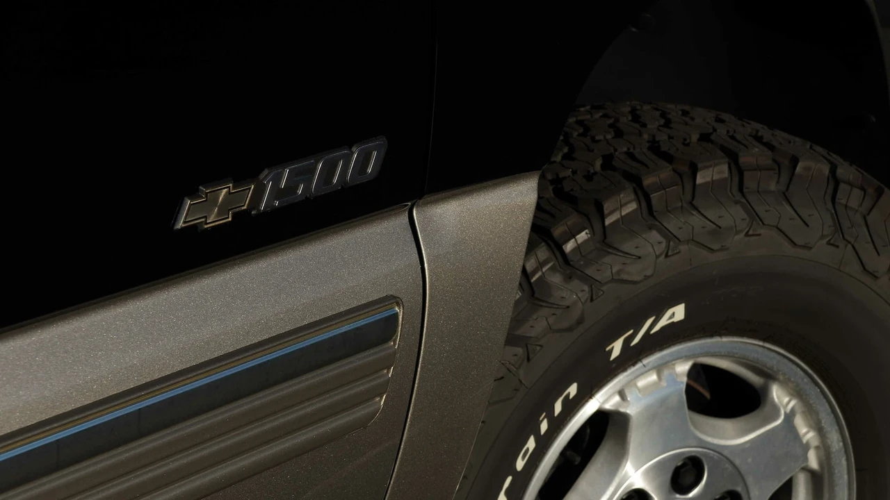 2002 Chevrolet Silverado 1st Gen - Image 19 of 26