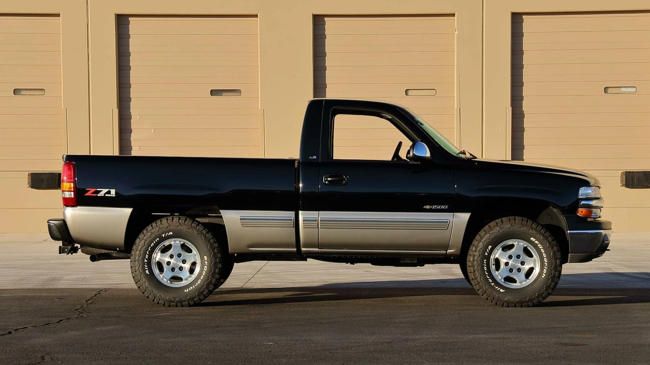 2002 Chevrolet Silverado 1st Gen - Image 8 of 26