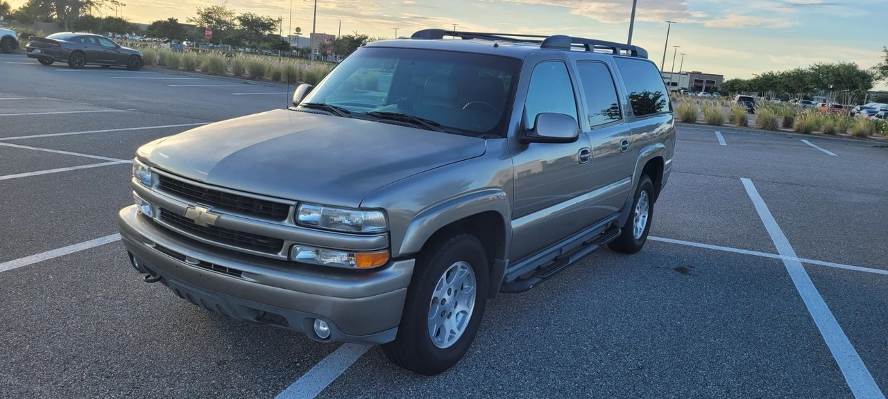 2002 Chevrolet Suburban 9th Gen - Image 2 of 15