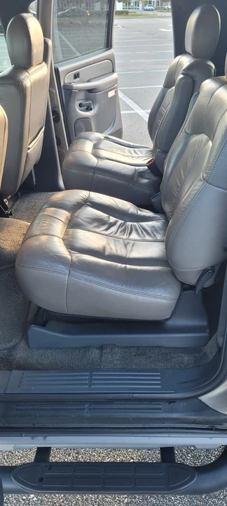 2002 Chevrolet Suburban 9th Gen - Image 12 of 15