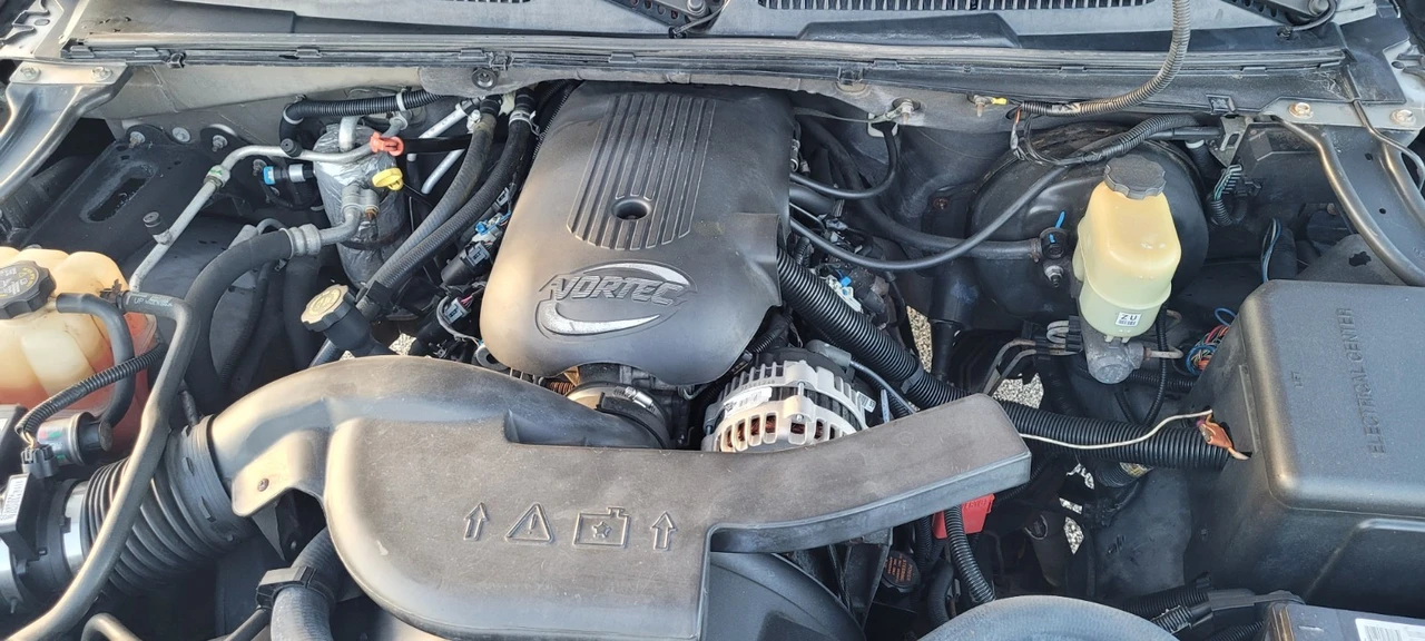 2002 Chevrolet Suburban 9th Gen - Image 6 of 15