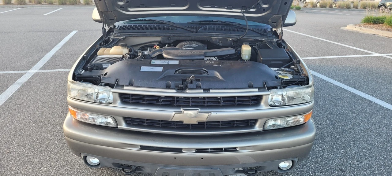2002 Chevrolet Suburban 9th Gen - Image 5 of 15