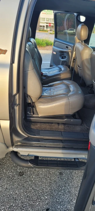 2002 Chevrolet Suburban 9th Gen - Image 13 of 15