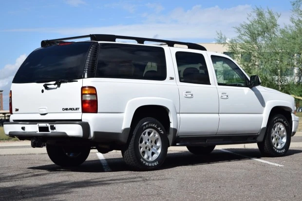 2002 Chevrolet Suburban 9th Gen - Image 2 of 7