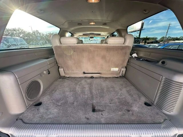 2002 Chevrolet Suburban 9th Gen - Image 17 of 21