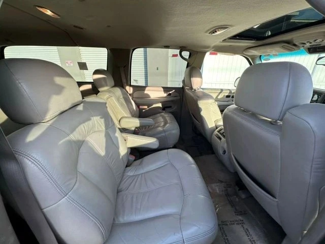 2002 Chevrolet Suburban 9th Gen - Image 11 of 21