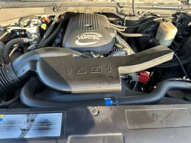 2002 Chevrolet Suburban 9th Gen - Image 18 of 21