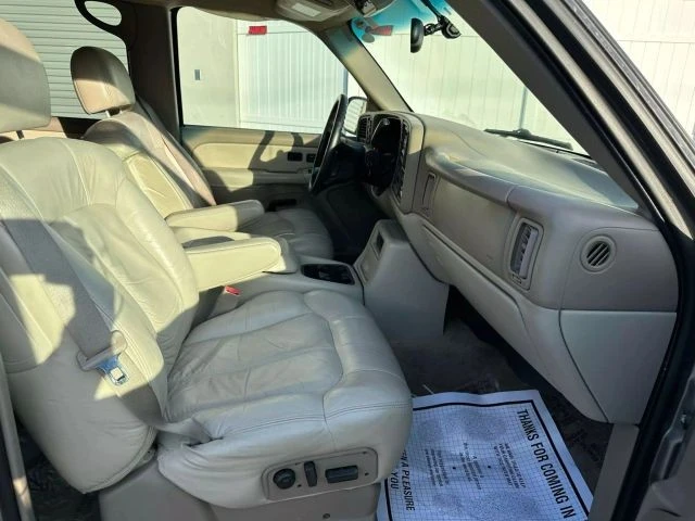 2002 Chevrolet Suburban 9th Gen - Image 8 of 21