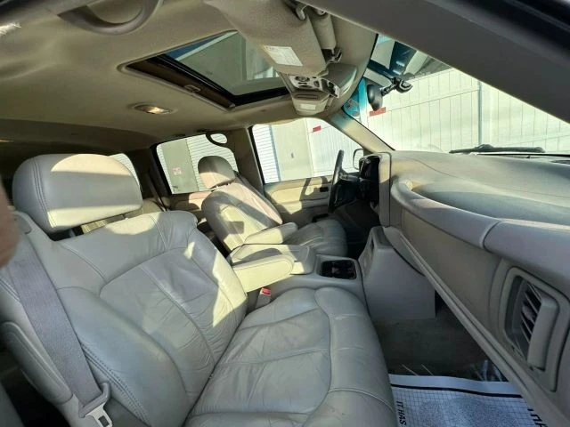 2002 Chevrolet Suburban 9th Gen - Image 10 of 21