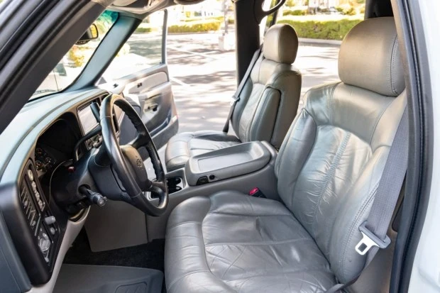 2002 Chevrolet Suburban 9th Gen - Image 4 of 7