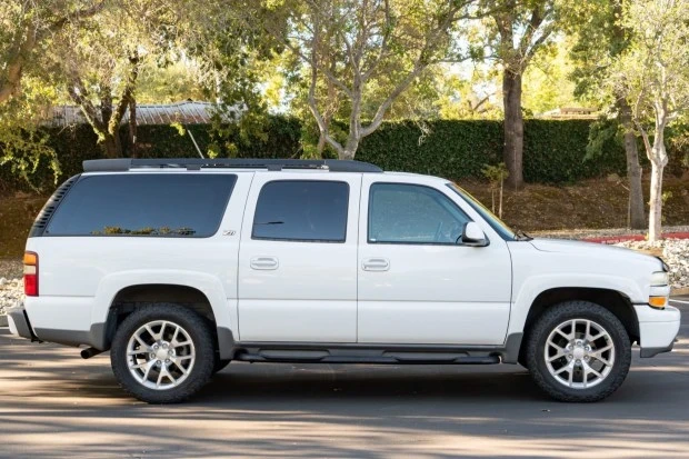 2002 Chevrolet Suburban 9th Gen - Image 3 of 7