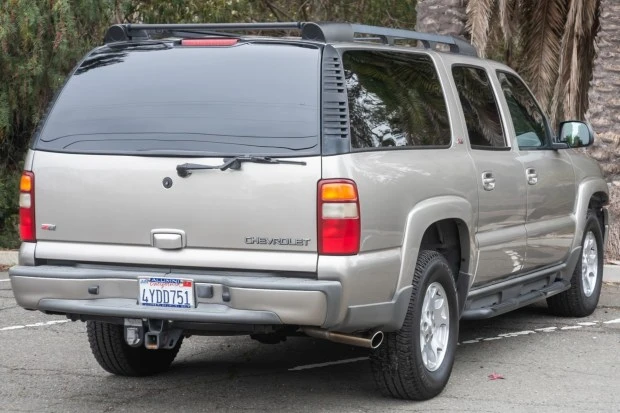 2002 Chevrolet Suburban 9th Gen - Image 2 of 7