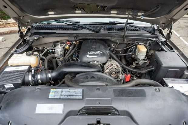 2002 Chevrolet Suburban 9th Gen - Image 6 of 7