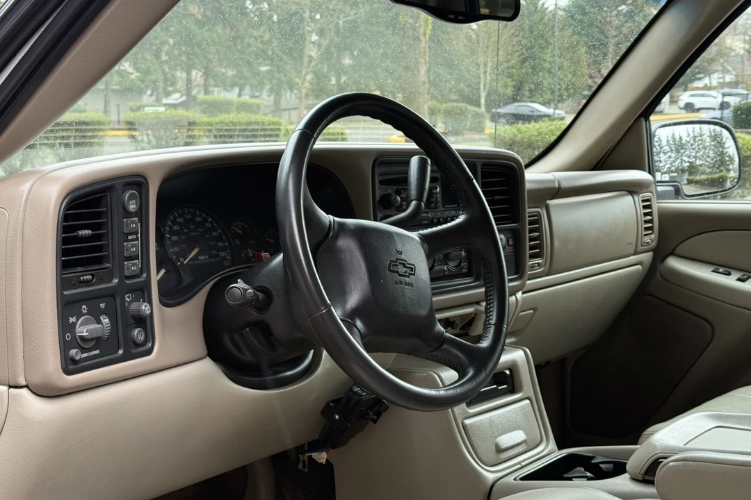 2002 Chevrolet Suburban 9th Gen - Image 5 of 7