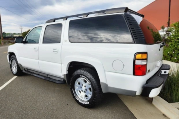 2002 Chevrolet Suburban 9th Gen - Image 2 of 7