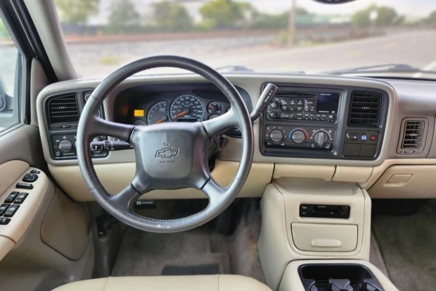2002 Chevrolet Suburban 9th Gen - Image 5 of 7