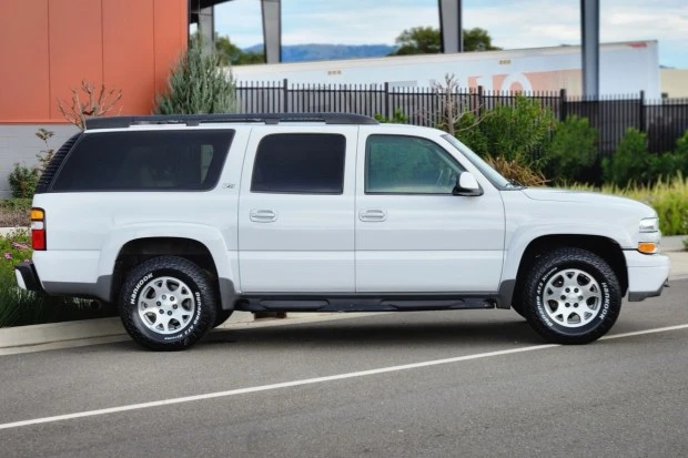 2002 Chevrolet Suburban 9th Gen - Image 3 of 7