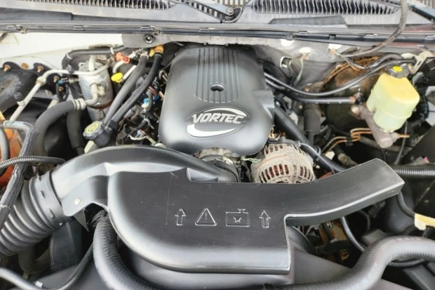 2002 Chevrolet Suburban 9th Gen - Image 6 of 7