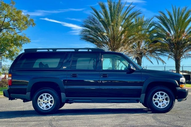 2002 Chevrolet Suburban 9th Gen - Image 3 of 7