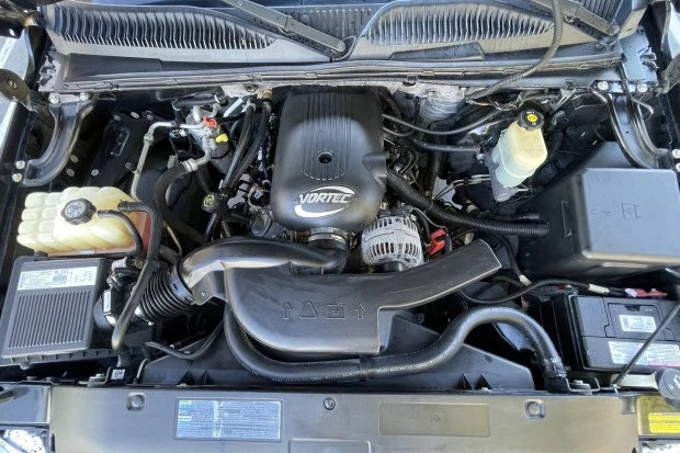 2002 Chevrolet Suburban 9th Gen - Image 6 of 7