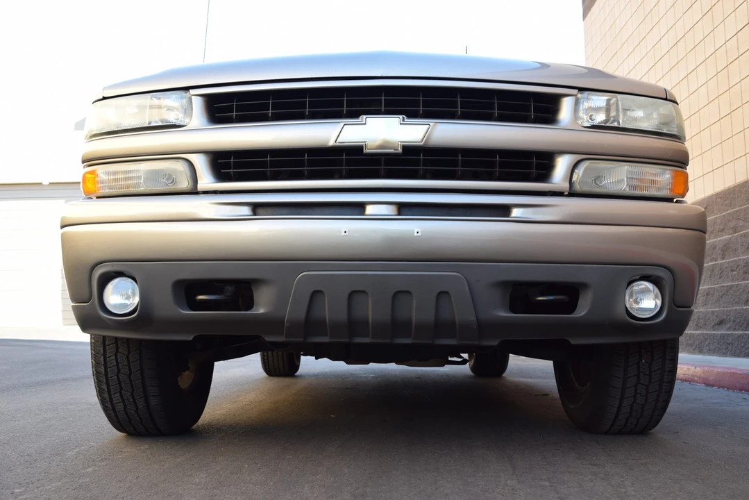 2002 Chevrolet Suburban 9th Gen - Image 4 of 31