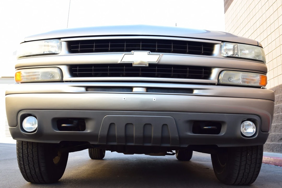2002 Chevrolet Suburban 9th Gen - Image 5 of 31