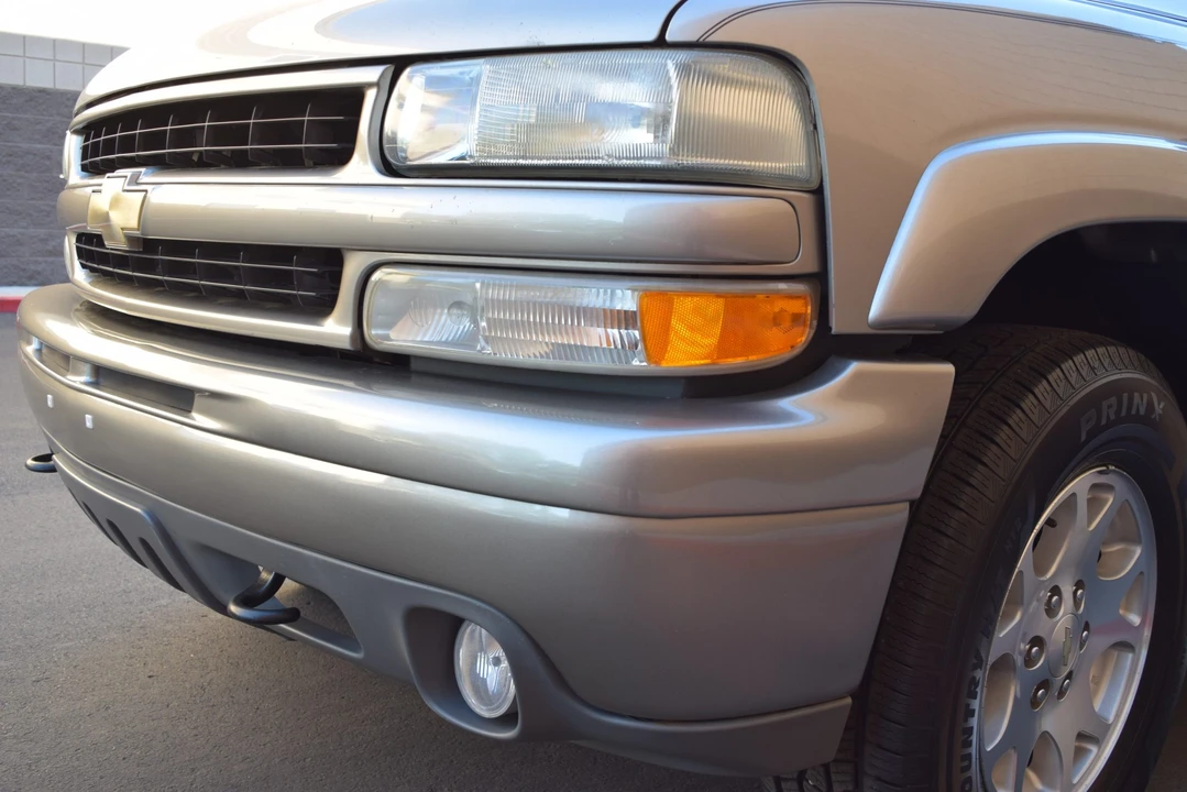 2002 Chevrolet Suburban 9th Gen - Image 28 of 31