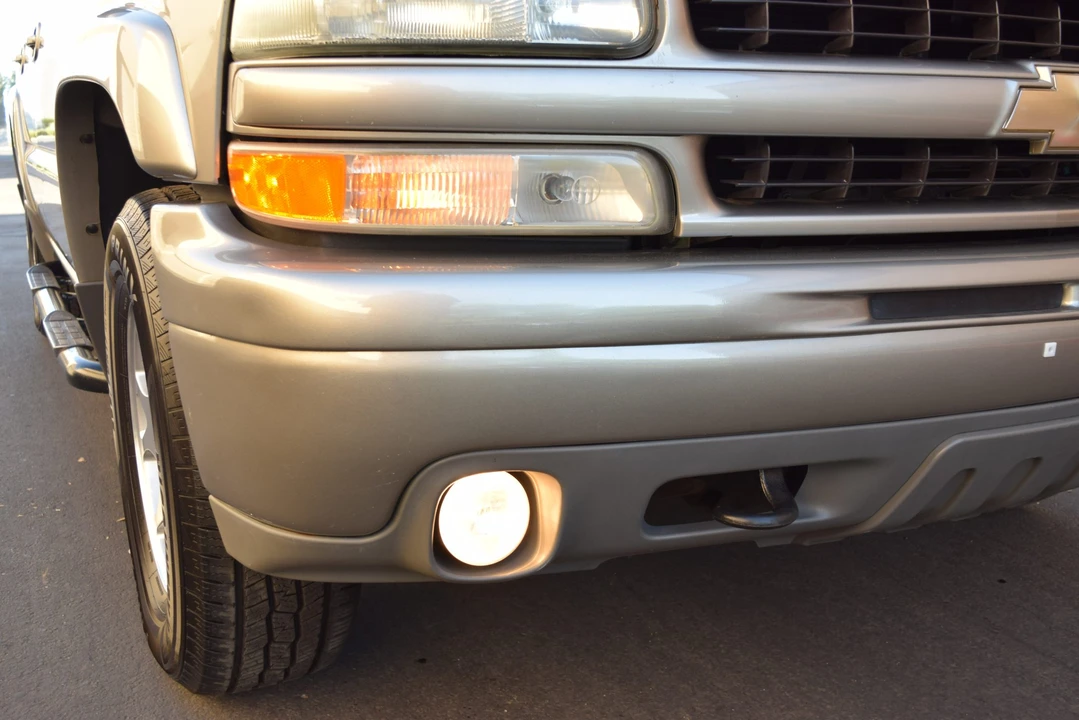 2002 Chevrolet Suburban 9th Gen - Image 27 of 31