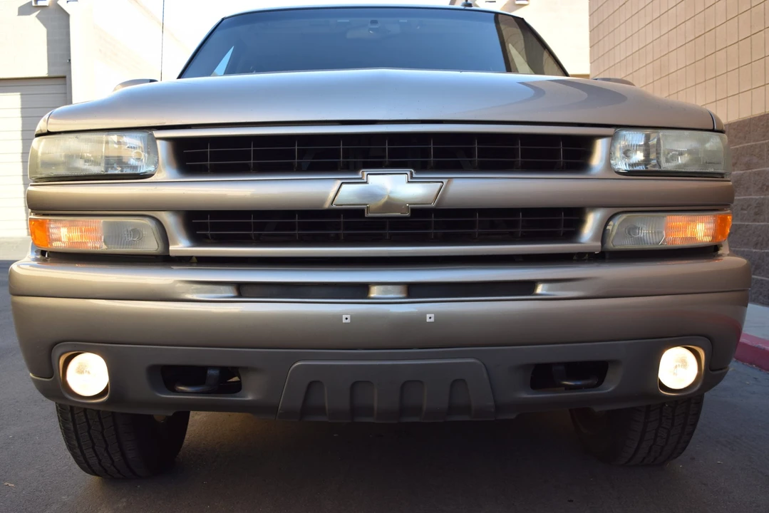 2002 Chevrolet Suburban 9th Gen - Image 6 of 31