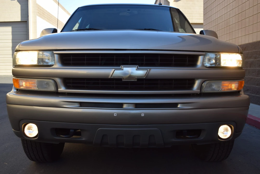 2002 Chevrolet Suburban 9th Gen - Image 7 of 31