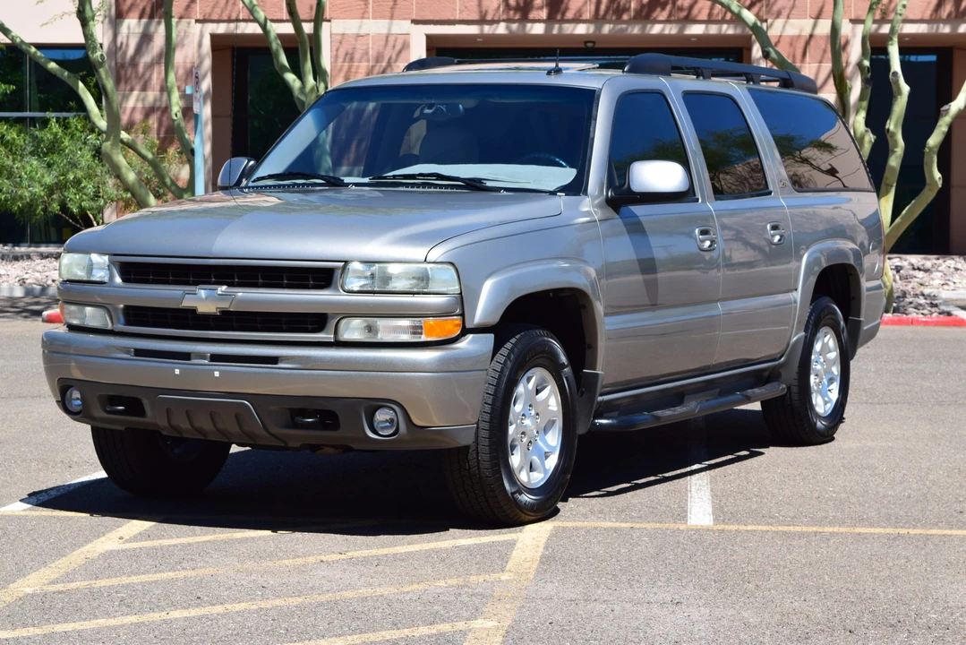 2002 Chevrolet Suburban 9th Gen - Image 2 of 31