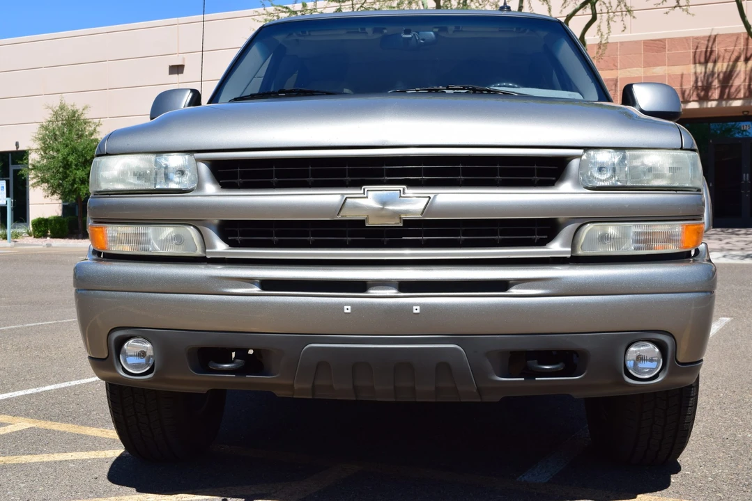 2002 Chevrolet Suburban 9th Gen - Image 10 of 31