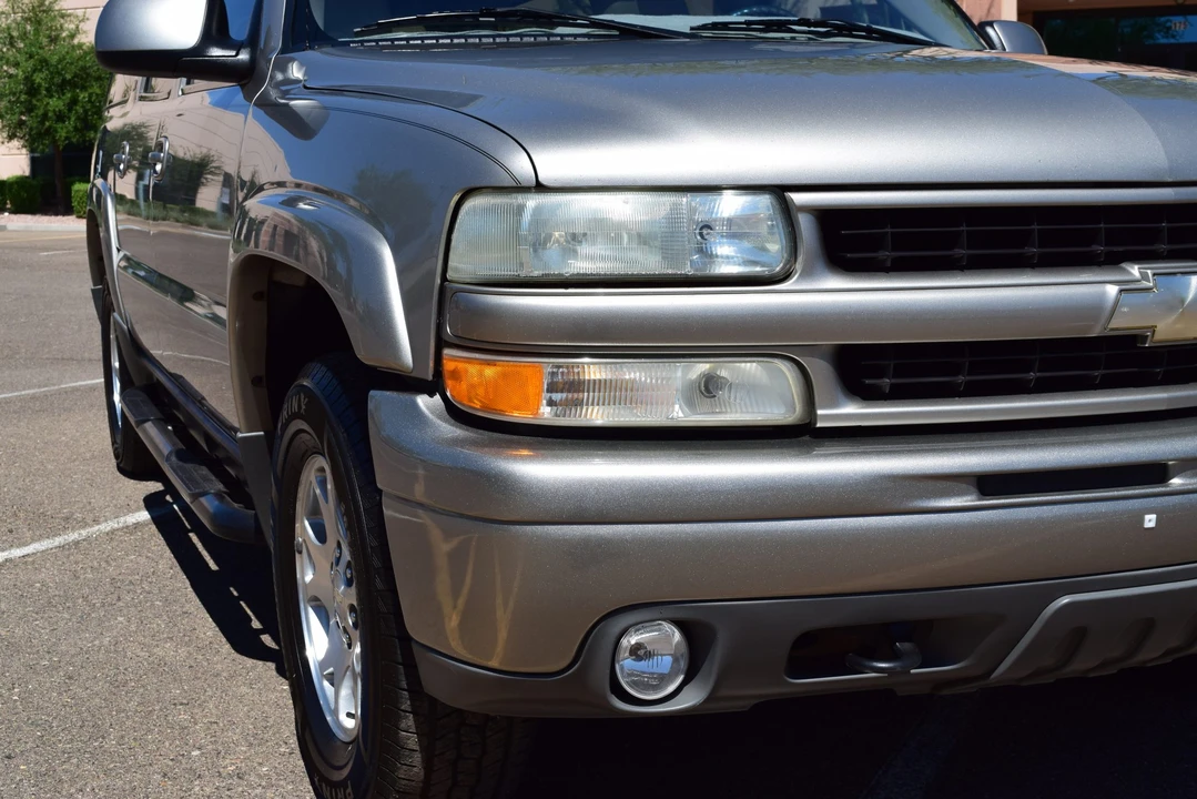 2002 Chevrolet Suburban 9th Gen - Image 25 of 31