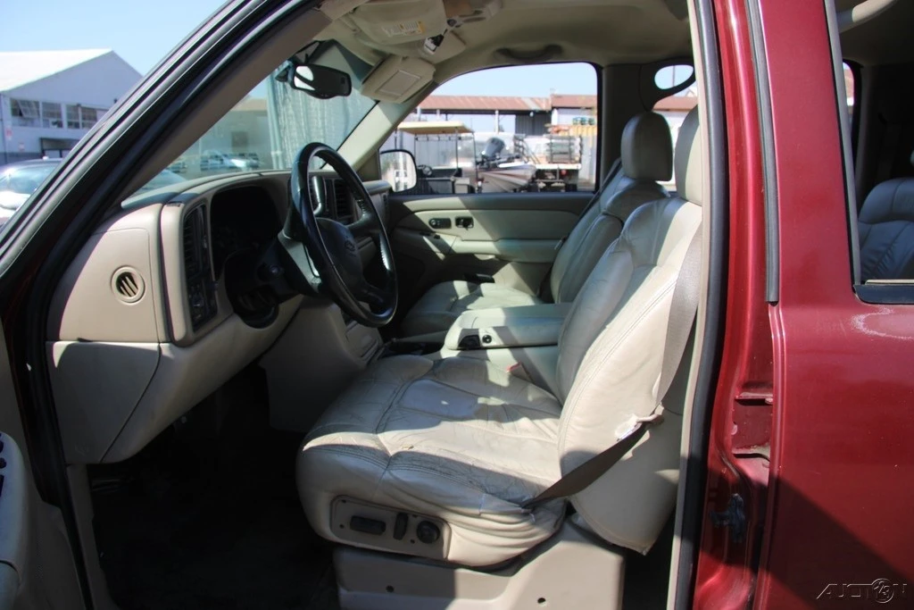 2002 Chevrolet Suburban 9th Gen - Image 14 of 21