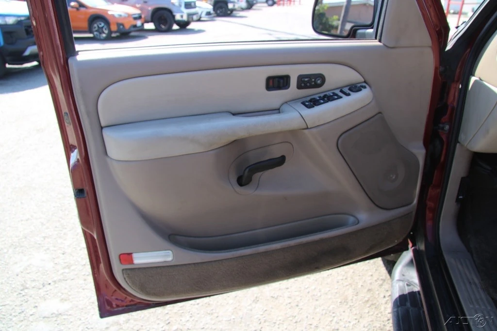 2002 Chevrolet Suburban 9th Gen - Image 13 of 21