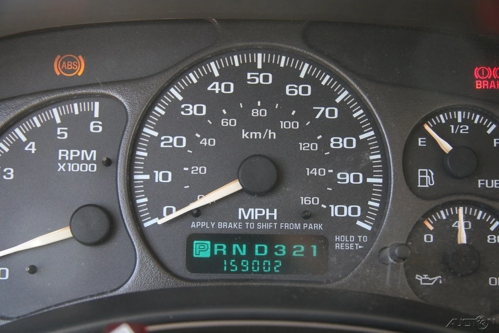 2002 Chevrolet Suburban 9th Gen - Image 17 of 21