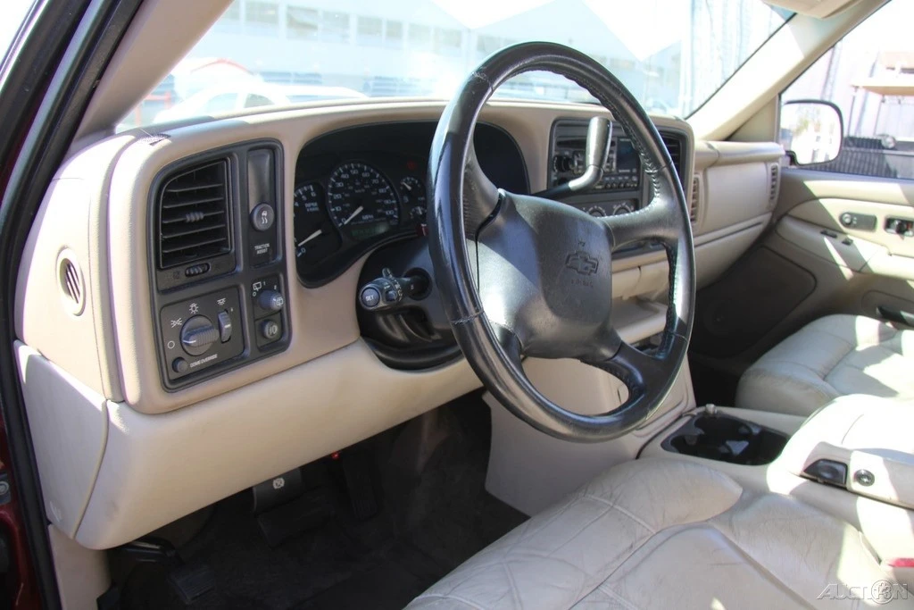 2002 Chevrolet Suburban 9th Gen - Image 15 of 21