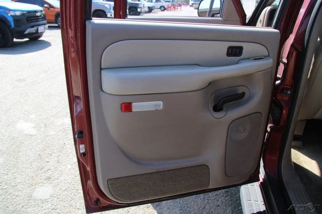 2002 Chevrolet Suburban 9th Gen - Image 19 of 21