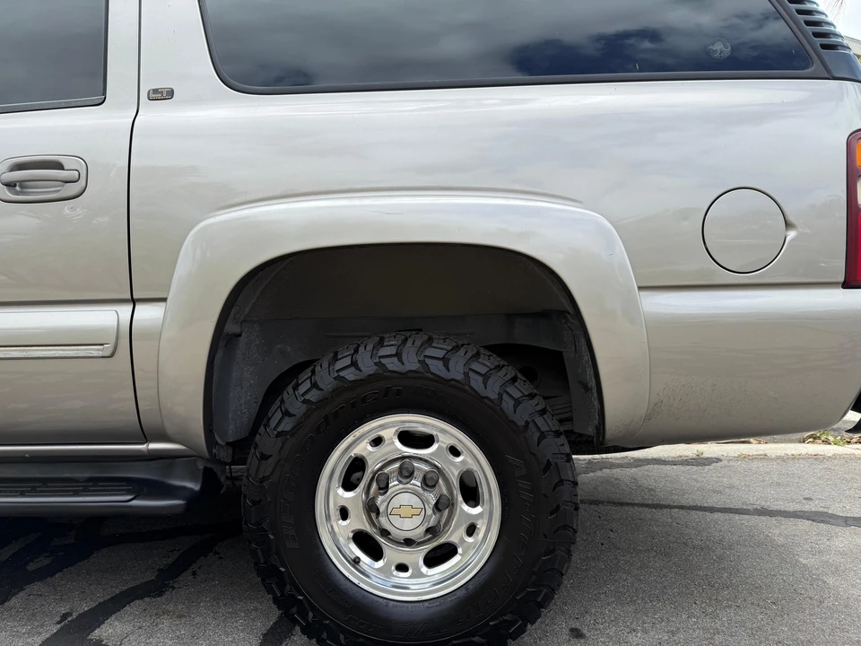 2002 Chevrolet Suburban 9th Gen - Image 21 of 31