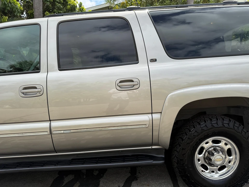 2002 Chevrolet Suburban 9th Gen - Image 13 of 31