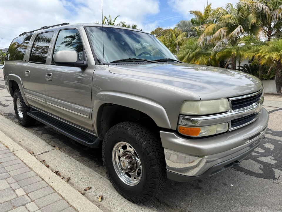 2002 Chevrolet Suburban 9th Gen - Image 10 of 31